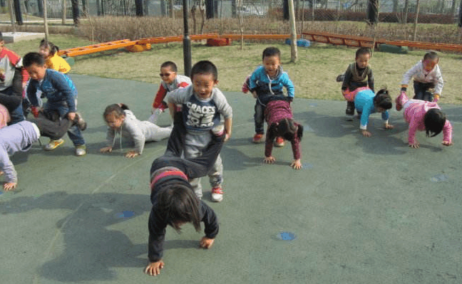 九游娱乐下载 -包含滇池雄鲨队小胜燕赵山猫队，篮球大师赛上演裁判判罚引热议！轮换效果显现的词条