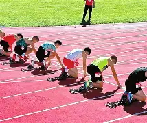 9九游娱乐 - 高中学校春季田径运动会新闻报道 