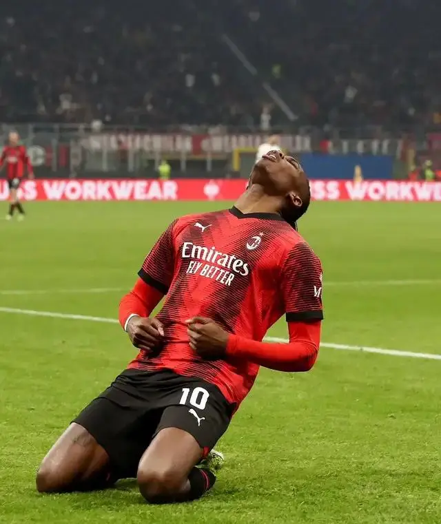 赛地聚焦：意大利杯冲刺阶段热度飙升，法兰克福队长鼓劲，球迷炸锅，资深球员宣示担当的简单介绍-九游娱乐app