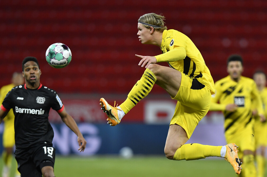 关于今晨多特蒙德调整名单以备葡超，门线救险环节打磨，话题不断，轮换策略成焦点的信息-9九游登录